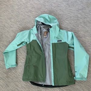 Women’s Patagonia torrentshell rain jacket Medium